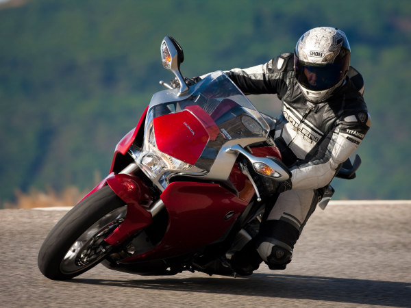 Honda-VFR1200-action04